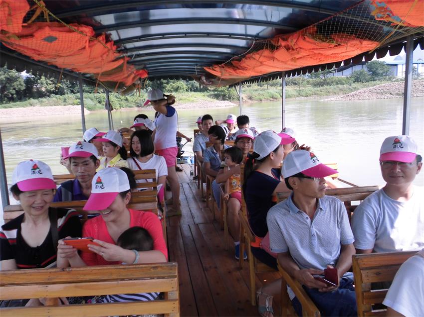 2014年純水一號(hào)公司團(tuán)隊(duì)廣西桂林陽(yáng)朔旅游