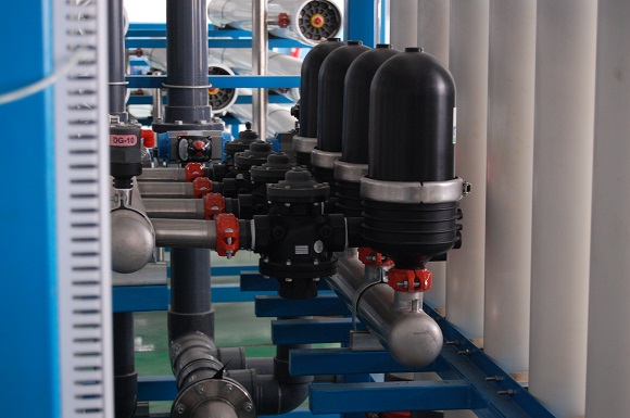 超純水設(shè)備在光伏行業(yè)中的應(yīng)用及特點